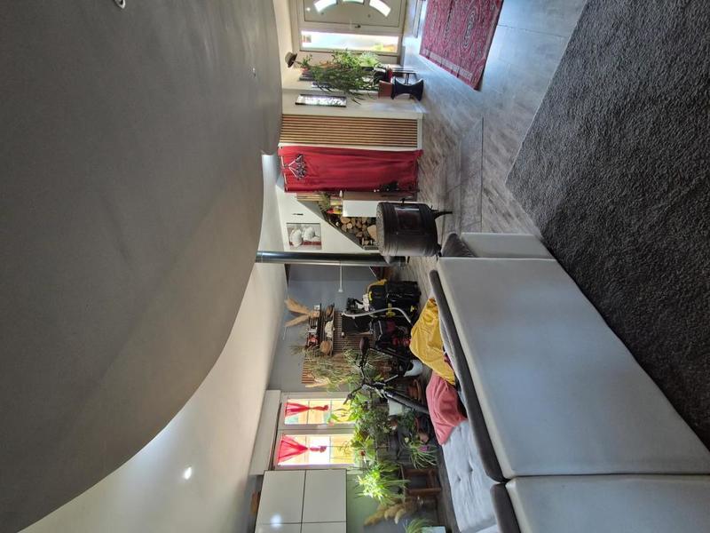 Maison - 230 m² - 7 pièces