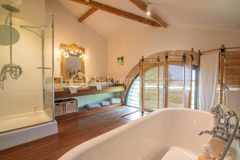 Maison ancienne - 360 m² - 7 pièces