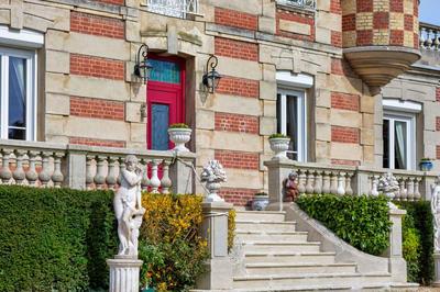 Maison - 223 m² - 10 pièces