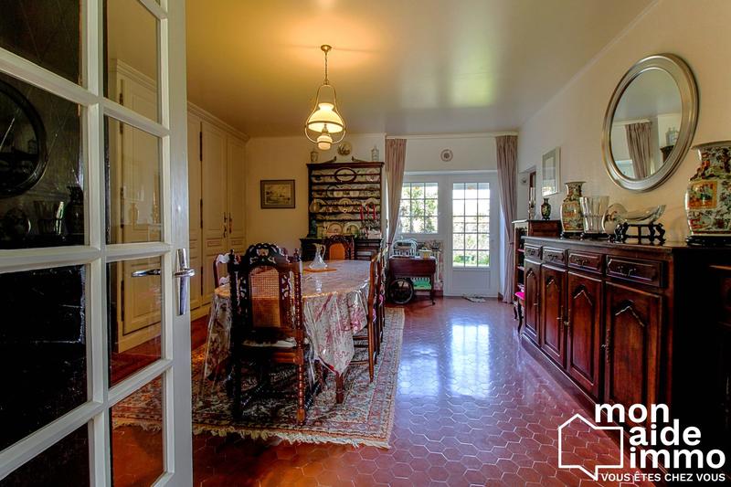 Maison - 311 m² - 7 pièces