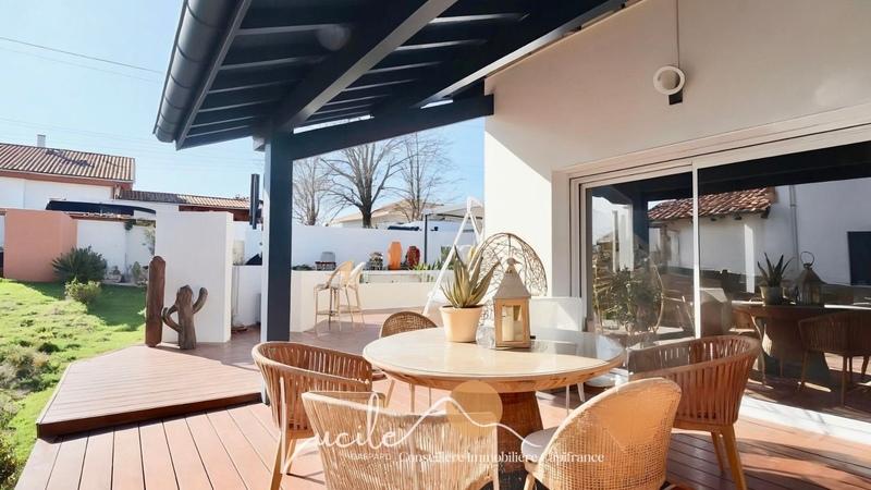 Maison - 162 m² - 9 pièces