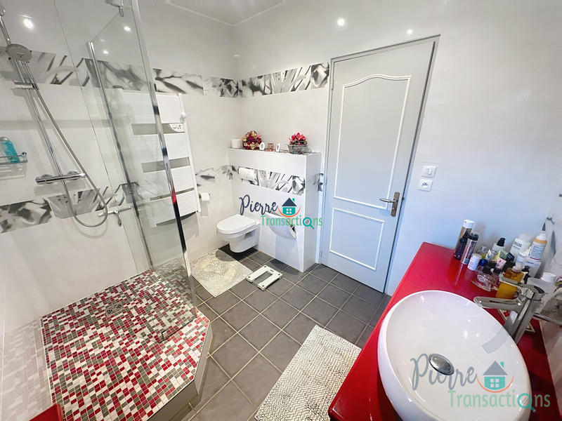 Maison traditionnelle - 199 m² - 6 pièces