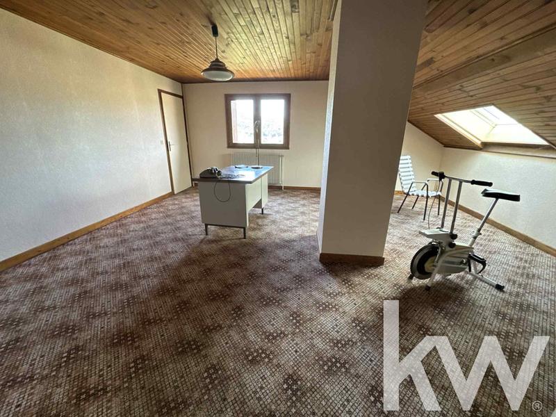 Maison - 233 m² - 8 pièces