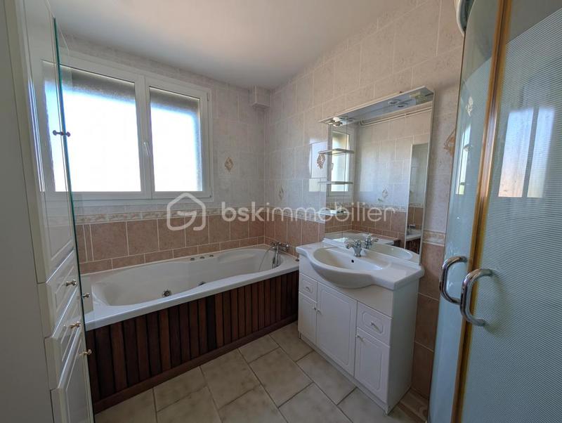 Maison - 180 m² - 7 pièces