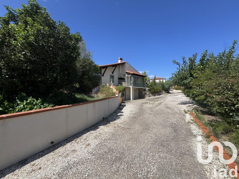 Maison - 221 m² - 8 pièces