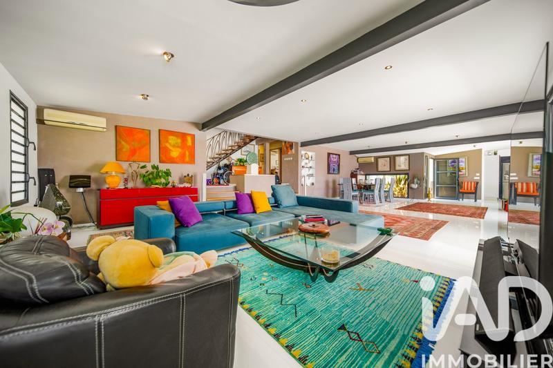 Maison - 235 m² - 7 pièces