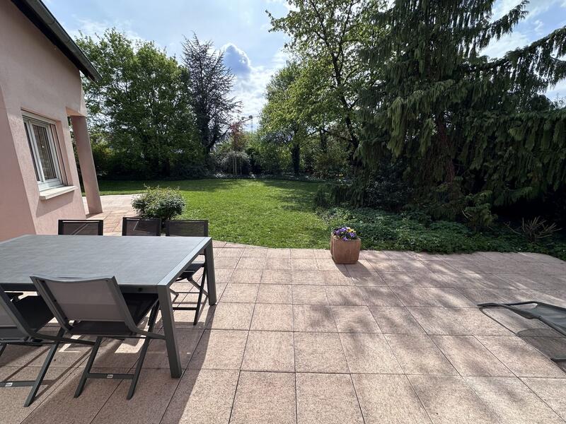 Maison - 219 m² - 9 pièces