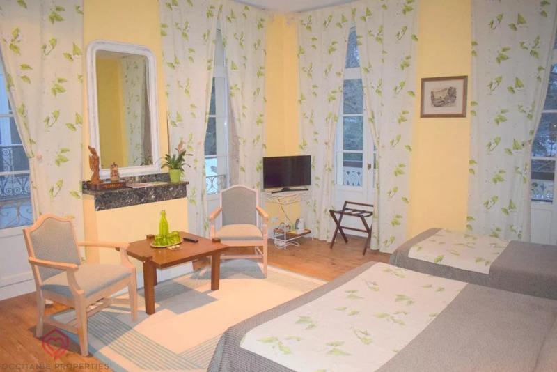 Propriété - 302 m² - 10 pièces