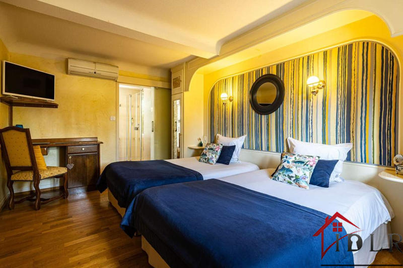 Demeure - 460 m² - 14 pièces