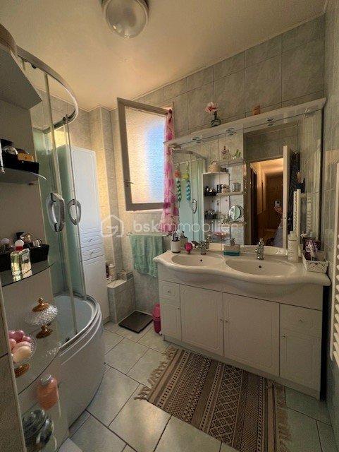 Maison traditionnelle - 166 m² - 8 pièces