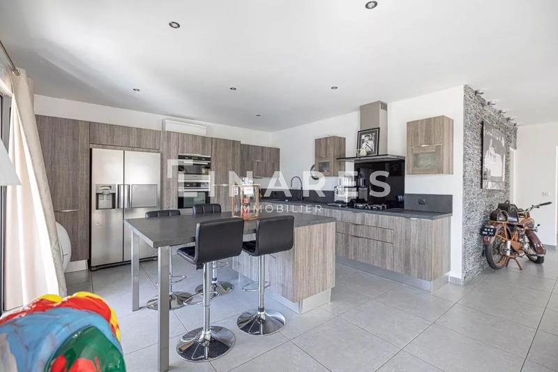 Appartement - 145 m² - 5 pièces