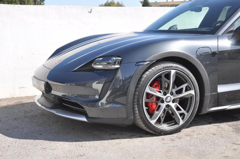 Porsche taycan Cross Turismo 4s