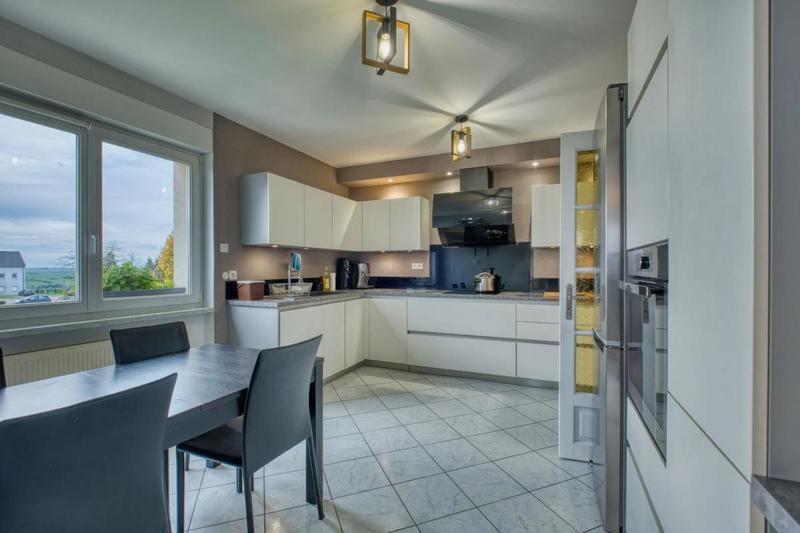 Maison - 266 m² - 7 pièces