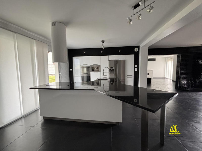 Maison - 150 m² - 6 pièces