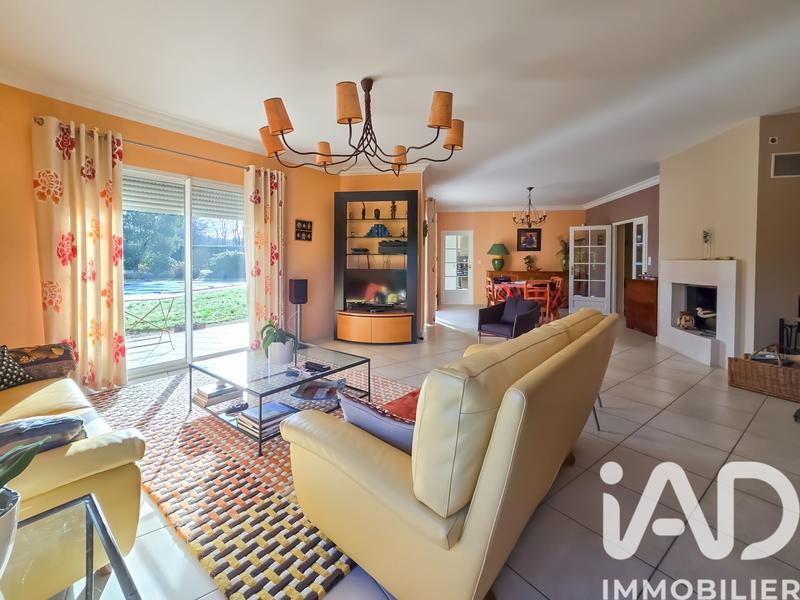 Maison - 204 m² - 7 pièces