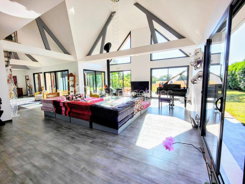 Maison d'architecte - 239 m² - 10 pièces