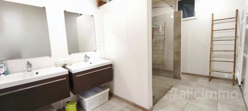 Maison - 300 m² - 8 pièces