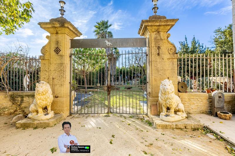 Mas - 303 m² - 9 pièces