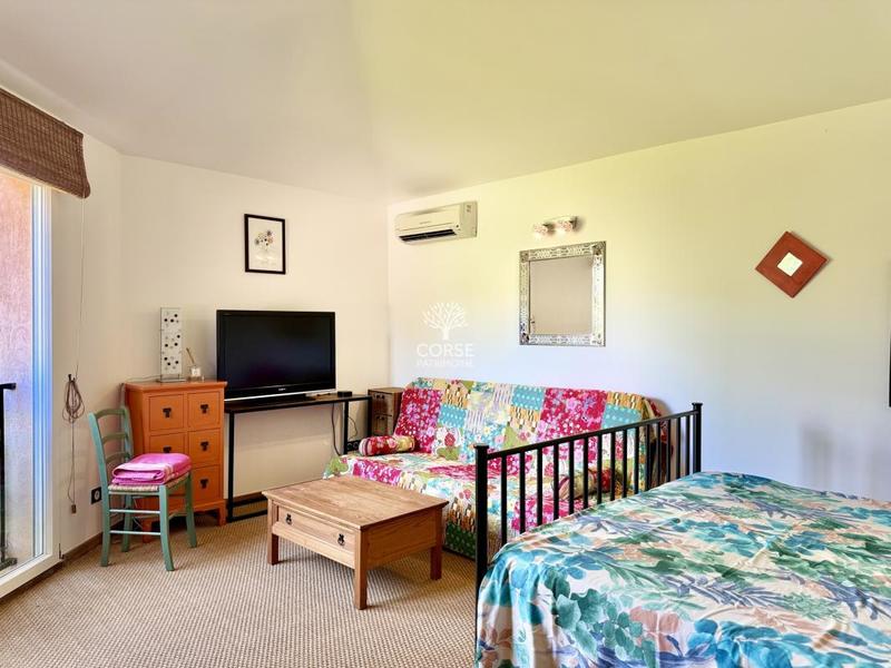 Propriété - 242 m² - 7 pièces