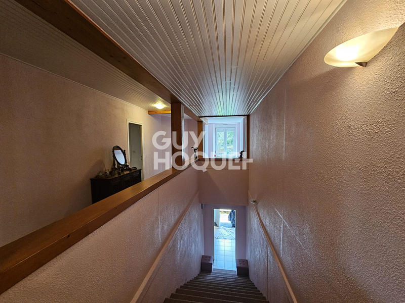 Maison - 256 m² - 6 pièces