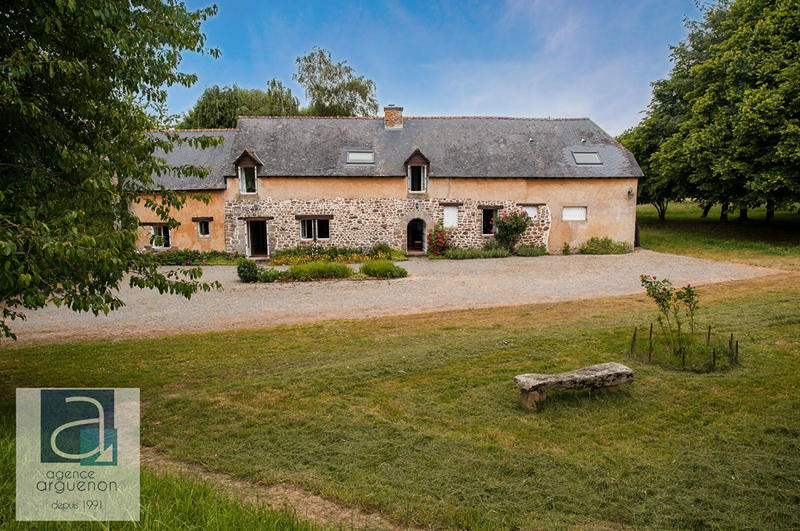 Maison - 560 m² - 14 pièces