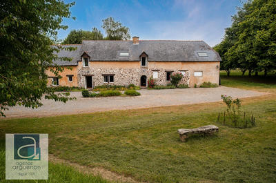 Maison - 560 m² - 14 pièces