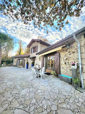 Maison - 195 m² - 6 pièces