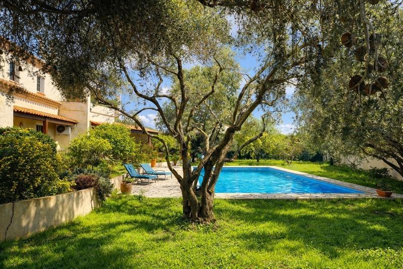 Maison - 270 m² - 9 pièces