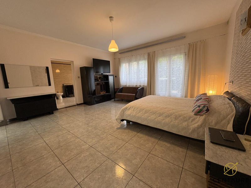 Villa - 400 m² - 9 pièces