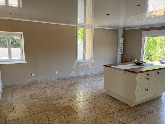 Maison - 220 m² - 6 pièces