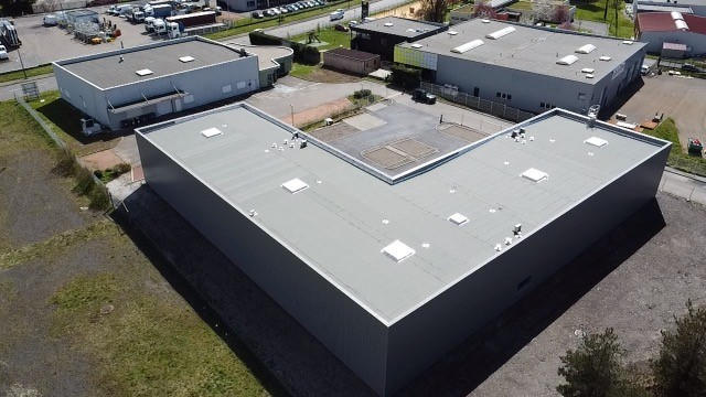 Local d'activité / Entrepôt - 221 m²