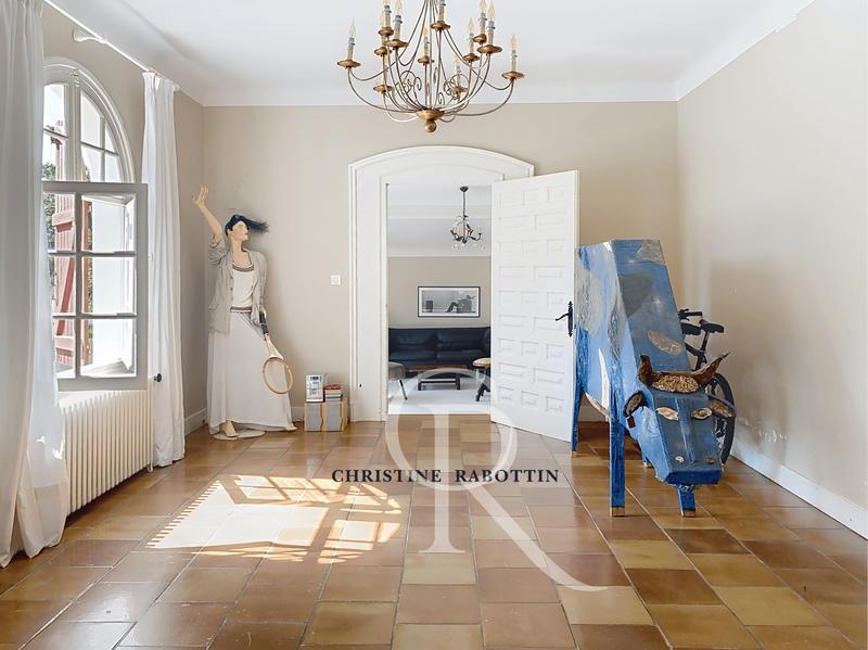 Maison - 285 m² - 10 pièces