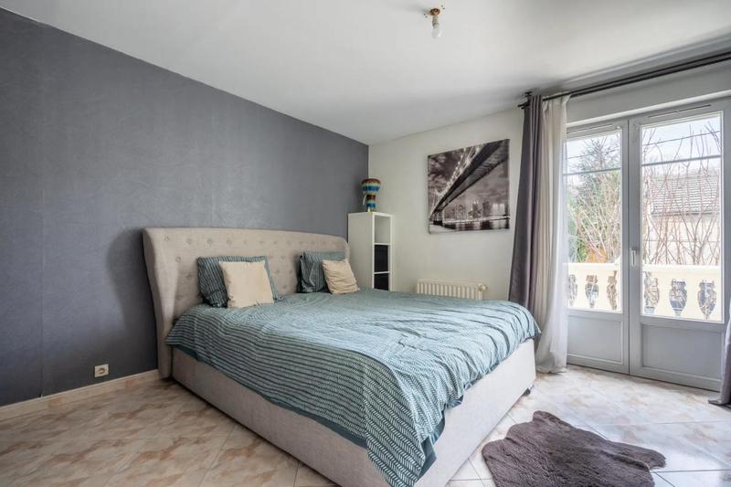 Maison - 330 m² - 11 pièces