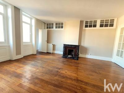 Appartement - 235 m² - 7 pièces