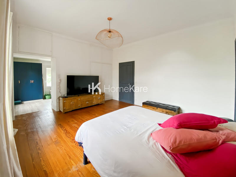 Maison - 240 m² - 7 pièces