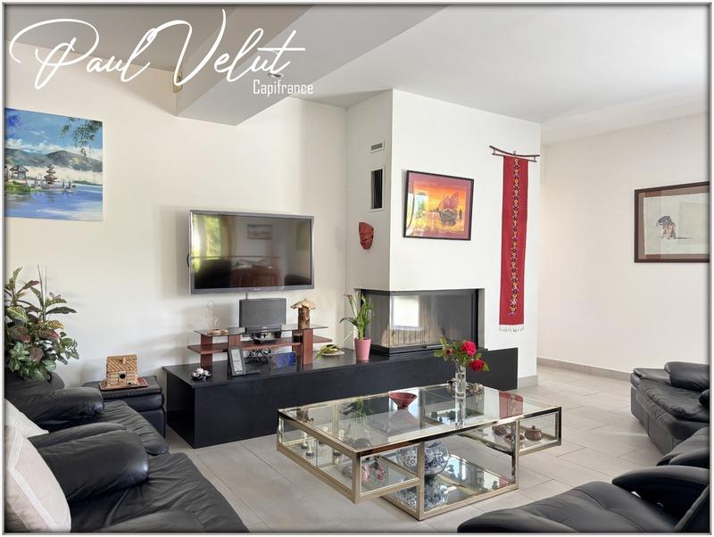 Maison - 235 m² - 9 pièces