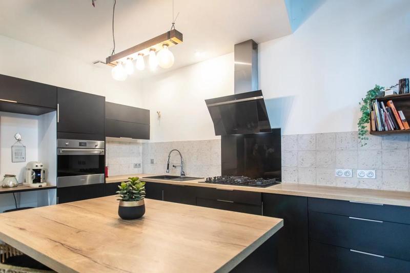 Appartement - 143 m² - 5 pièces