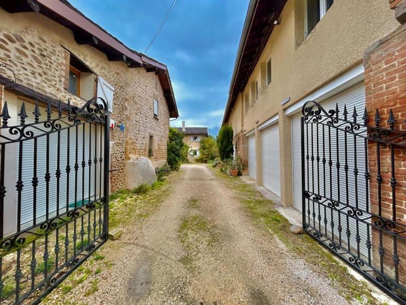 Propriété - 392 m² - 10 pièces