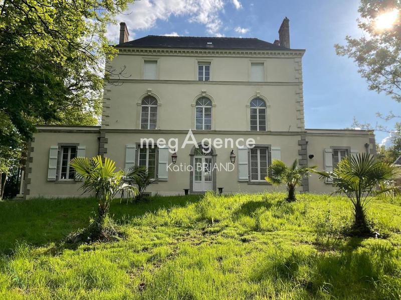 Maison en pierre - 252 m² - 11 pièces