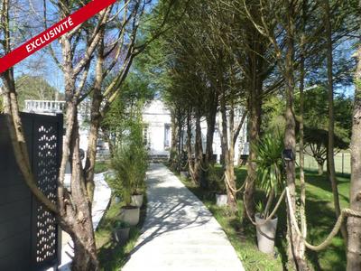 Demeure - 351 m² - 8 pièces