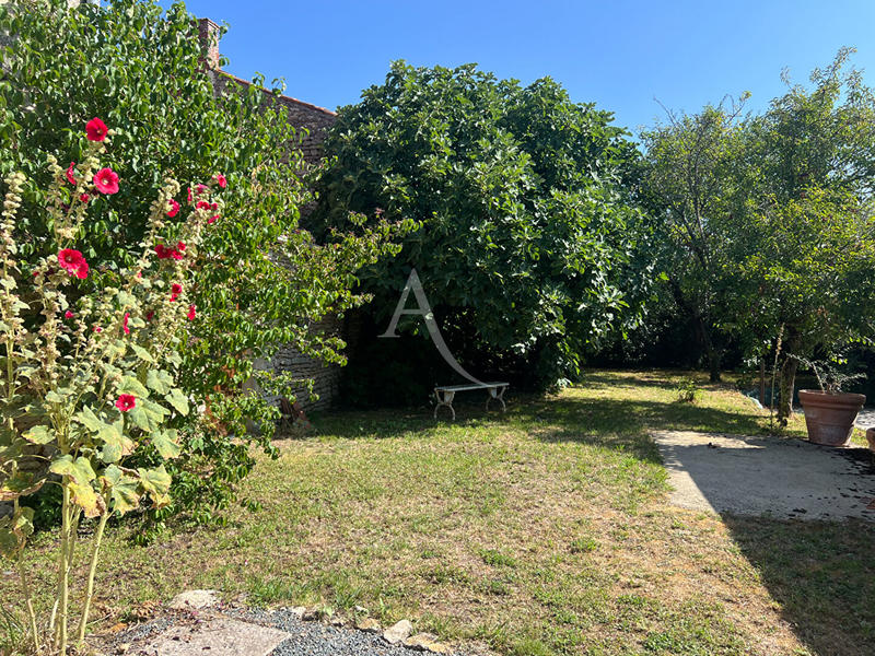 Maison - 310 m² - 12 pièces