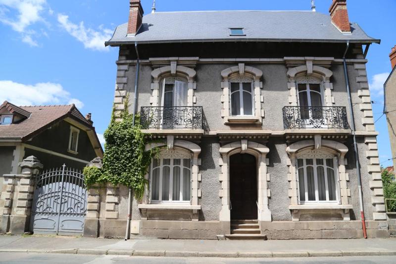 Maison - 205 m² - 8 pièces