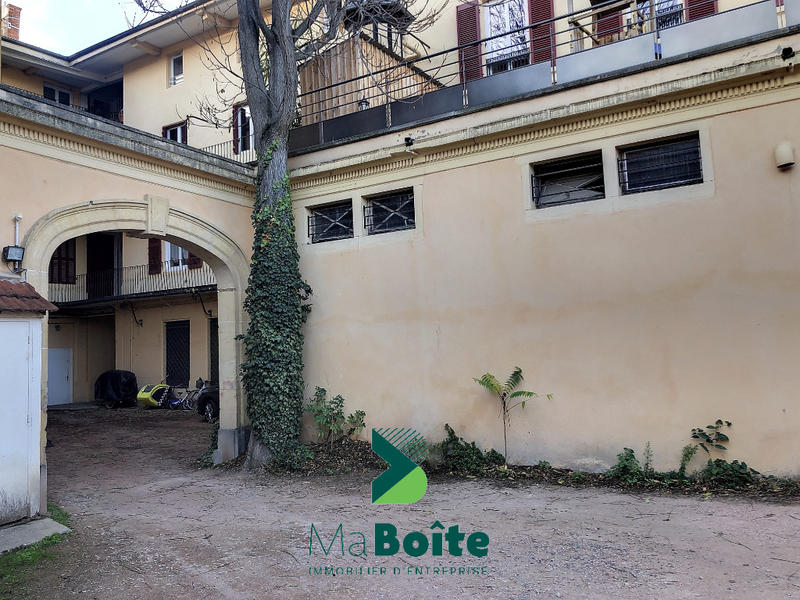 Local d'activités - 180 m² - 1 pièce