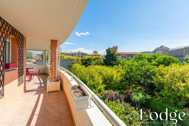 Appartement - 101 m² - 4 pièces