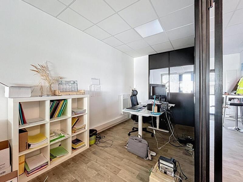 Local commercial - 102 m² - 3 pièces