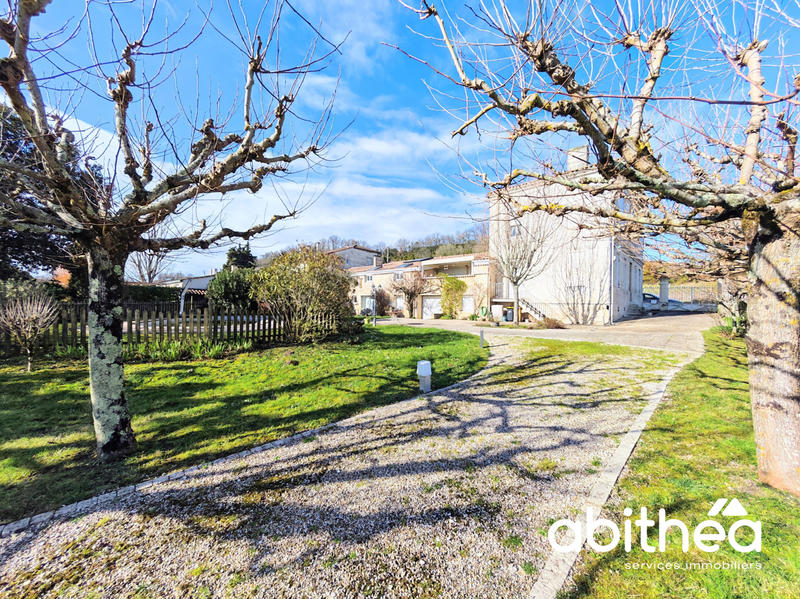 Maison - 380 m² - 12 pièces