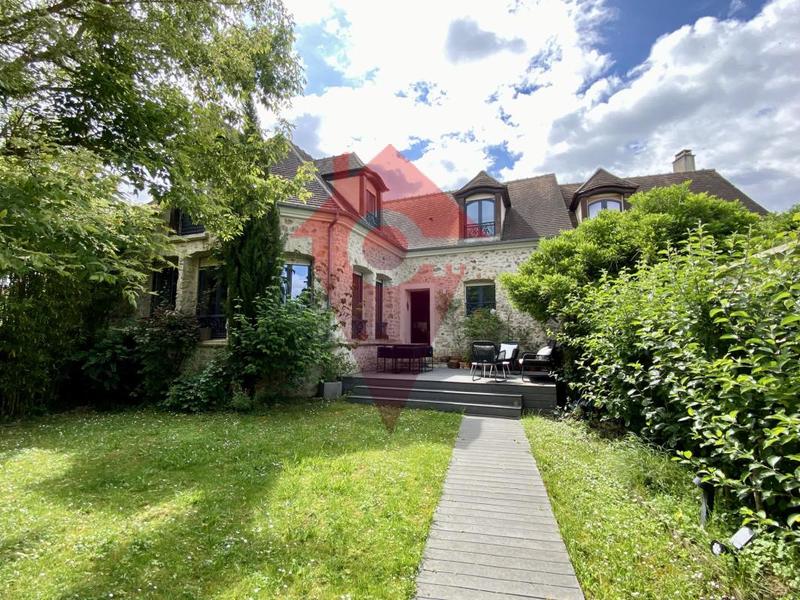 Maison ancienne - 210 m² - 8 pièces