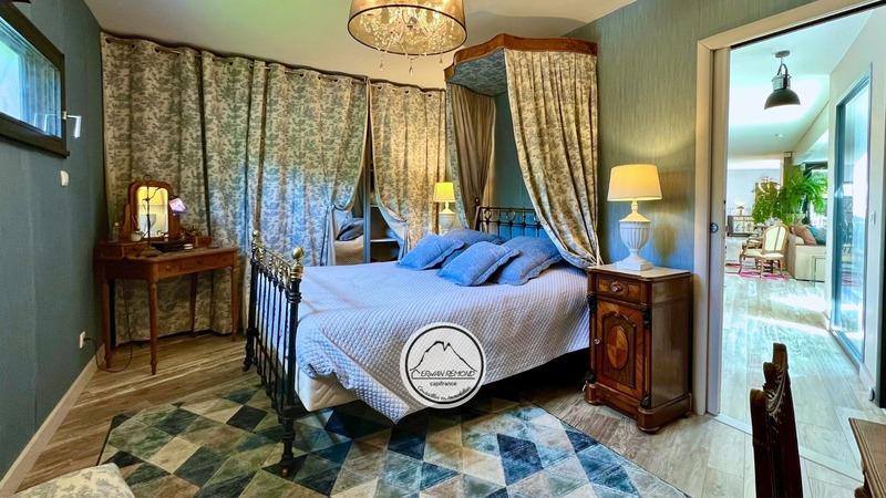 Maison - 212 m² - 6 pièces