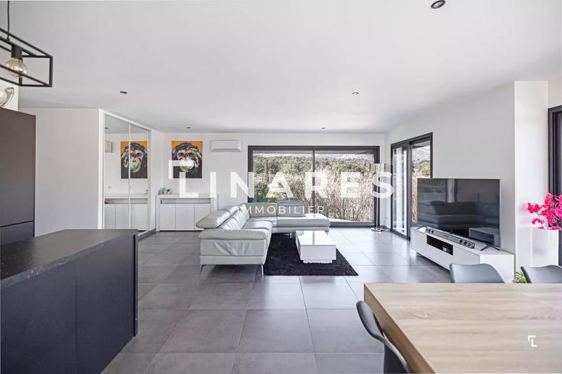 Maison - 180 m² - 5 pièces