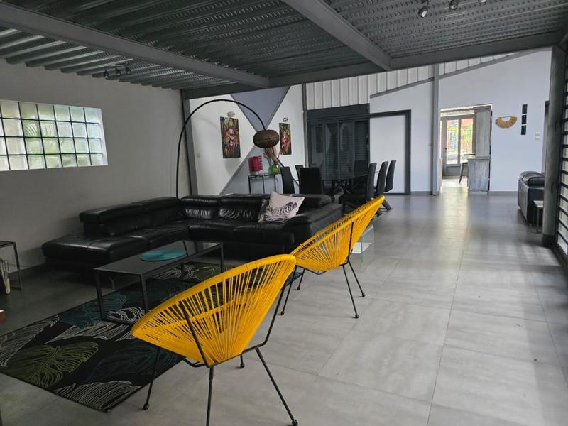 Local commercial - 326 m² - 4 pièces